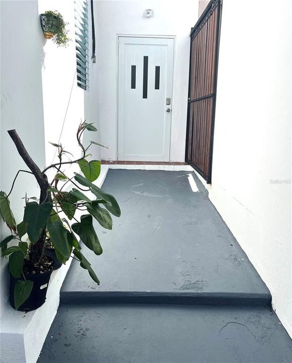 В аренду: $875 (1 спален, 1 ванн, 200 Квадратных фут)