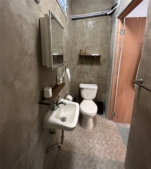 В аренду: $875 (1 спален, 1 ванн, 200 Квадратных фут)