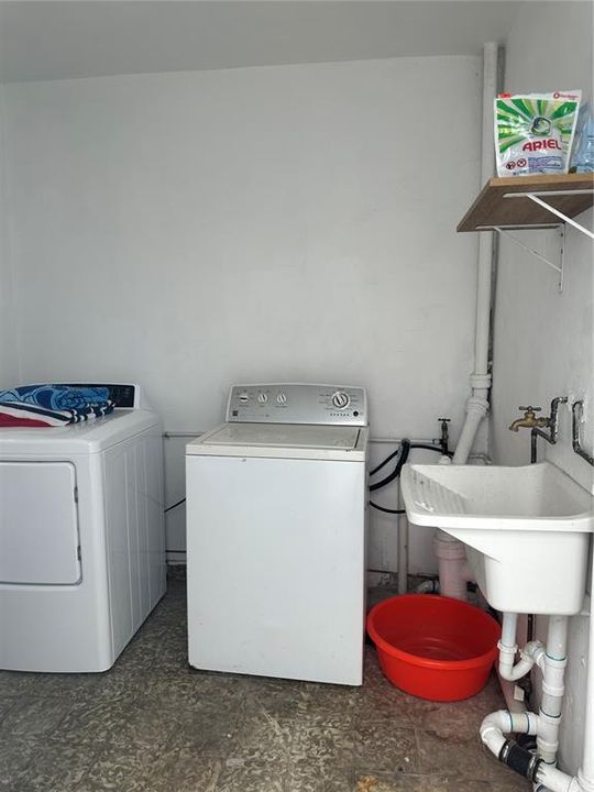 В аренду: $875 (1 спален, 1 ванн, 200 Квадратных фут)