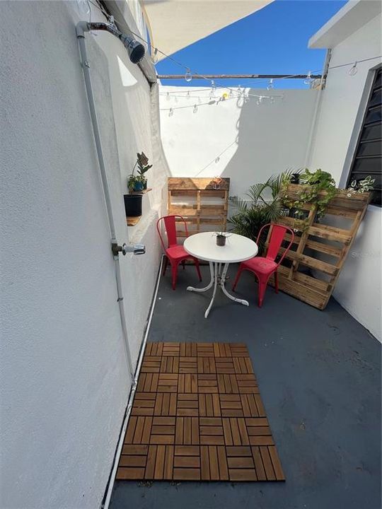 В аренду: $875 (1 спален, 1 ванн, 200 Квадратных фут)