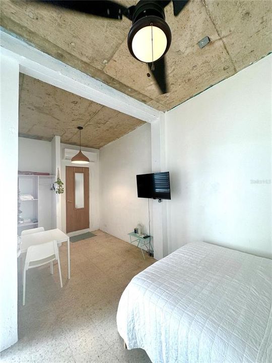 В аренду: $875 (1 спален, 1 ванн, 200 Квадратных фут)