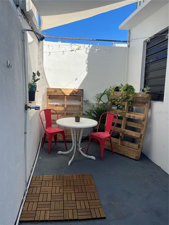 В аренду: $875 (1 спален, 1 ванн, 200 Квадратных фут)