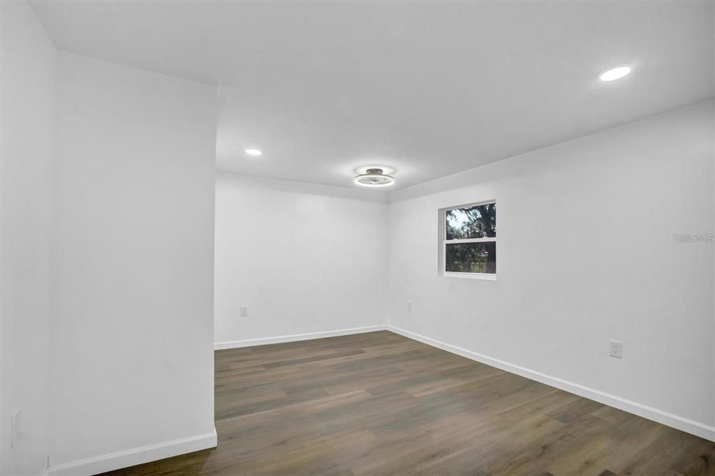 出租: $2,300 (2 贝兹, 2 浴室, 720 平方英尺)