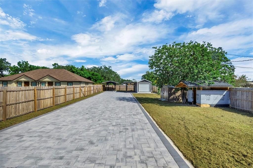 出租: $2,300 (2 贝兹, 2 浴室, 720 平方英尺)