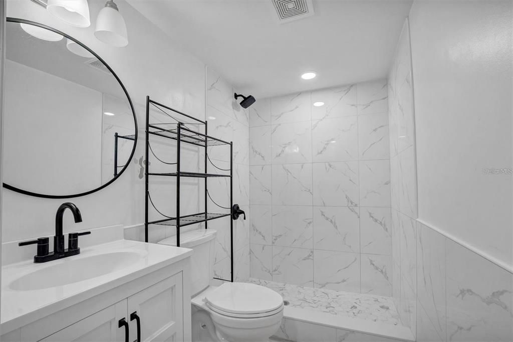 出租: $2,300 (2 贝兹, 2 浴室, 720 平方英尺)