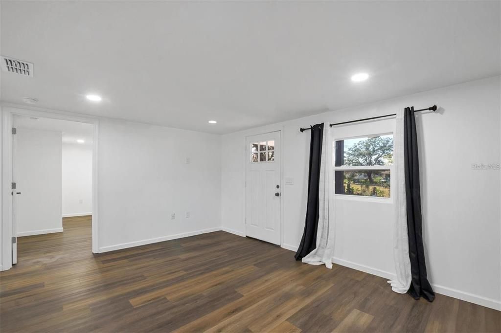 出租: $2,300 (2 贝兹, 2 浴室, 720 平方英尺)