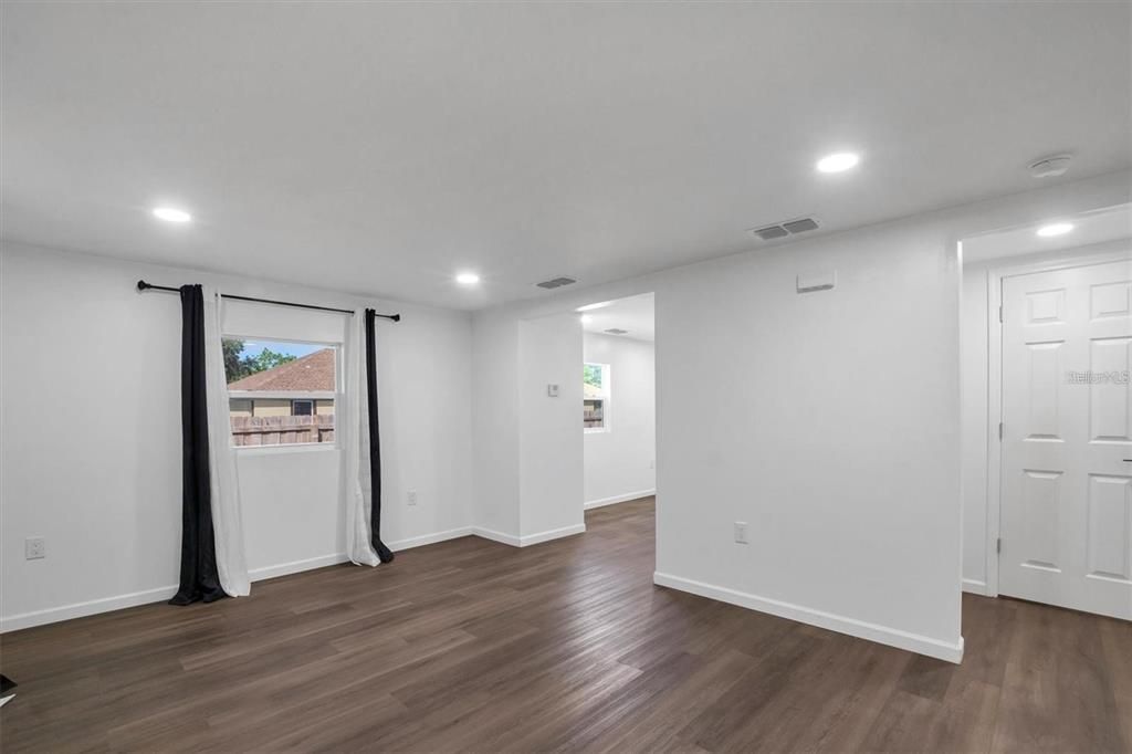 出租: $2,300 (2 贝兹, 2 浴室, 720 平方英尺)