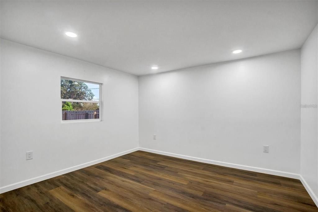 出租: $2,300 (2 贝兹, 2 浴室, 720 平方英尺)