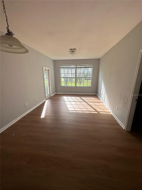 For Rent: $1,950 (3 beds, 2 baths, 1408 Square Feet)