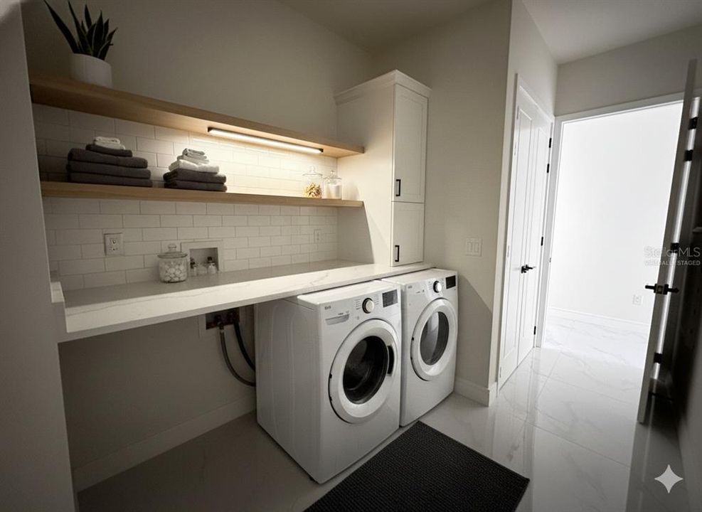 待售: $429,000 (4 贝兹, 3 浴室, 2153 平方英尺)