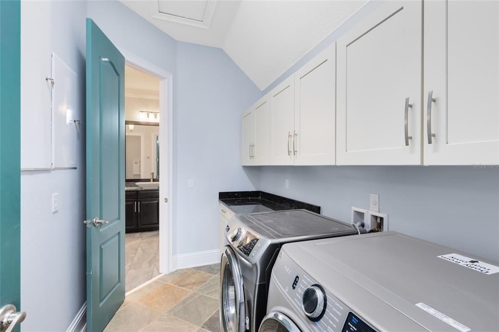 出租: $4,500 (4 贝兹, 3 浴室, 2955 平方英尺)