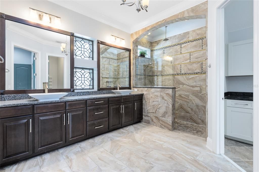 出租: $4,500 (4 贝兹, 3 浴室, 2955 平方英尺)