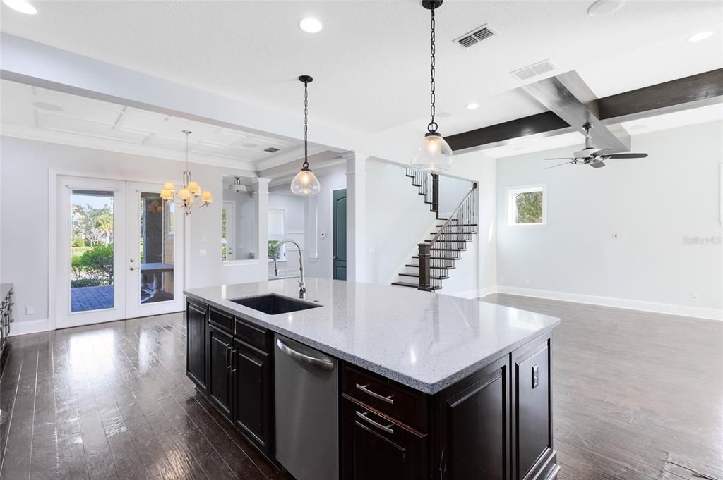 出租: $4,500 (4 贝兹, 3 浴室, 2955 平方英尺)