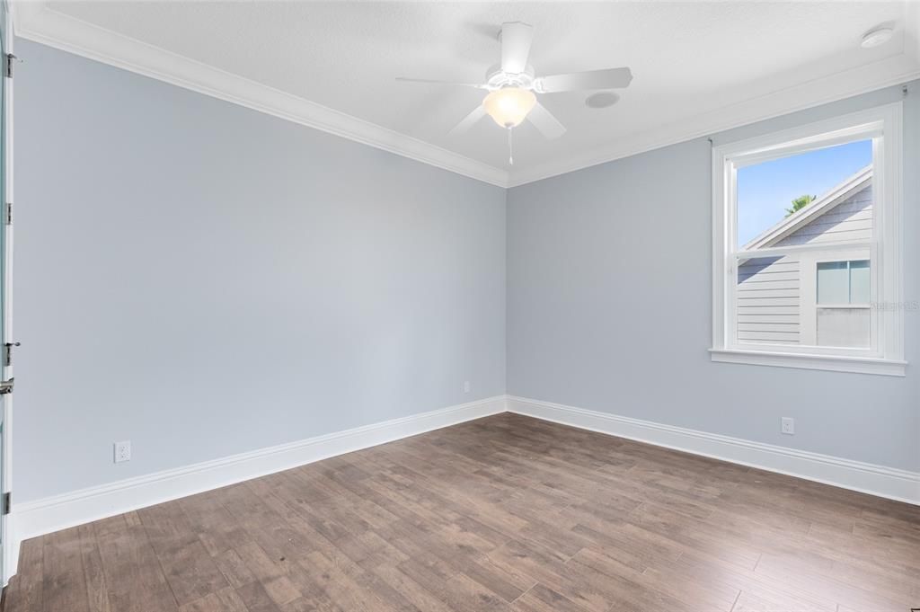 出租: $4,500 (4 贝兹, 3 浴室, 2955 平方英尺)