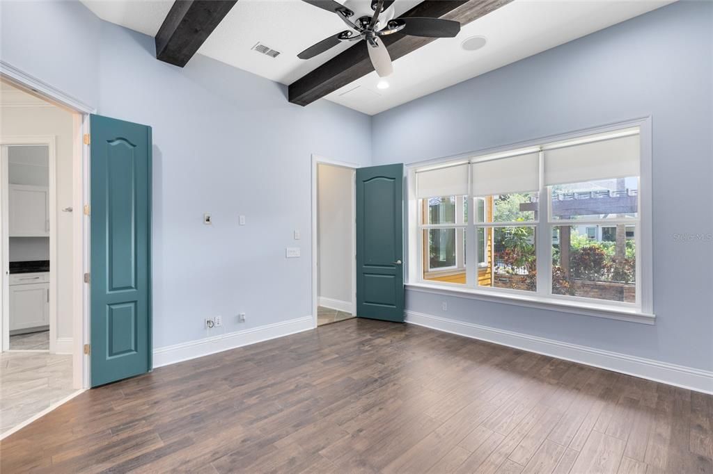 出租: $4,500 (4 贝兹, 3 浴室, 2955 平方英尺)