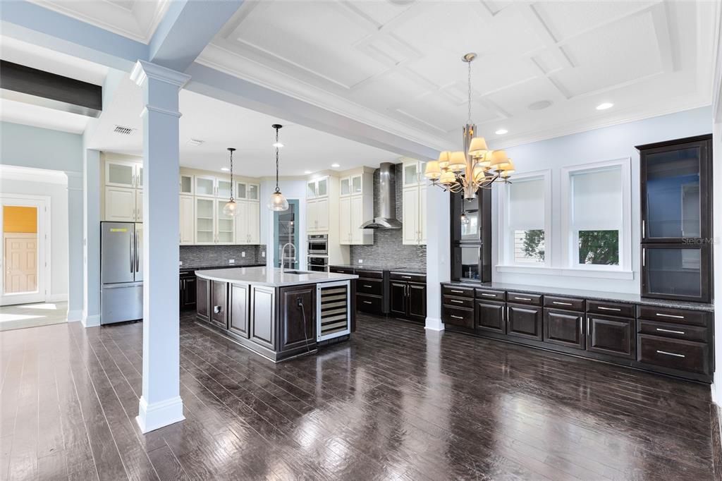 出租: $4,500 (4 贝兹, 3 浴室, 2955 平方英尺)