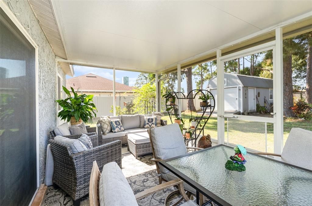 合同活跃: $204,900 (3 贝兹, 1 浴室, 888 平方英尺)