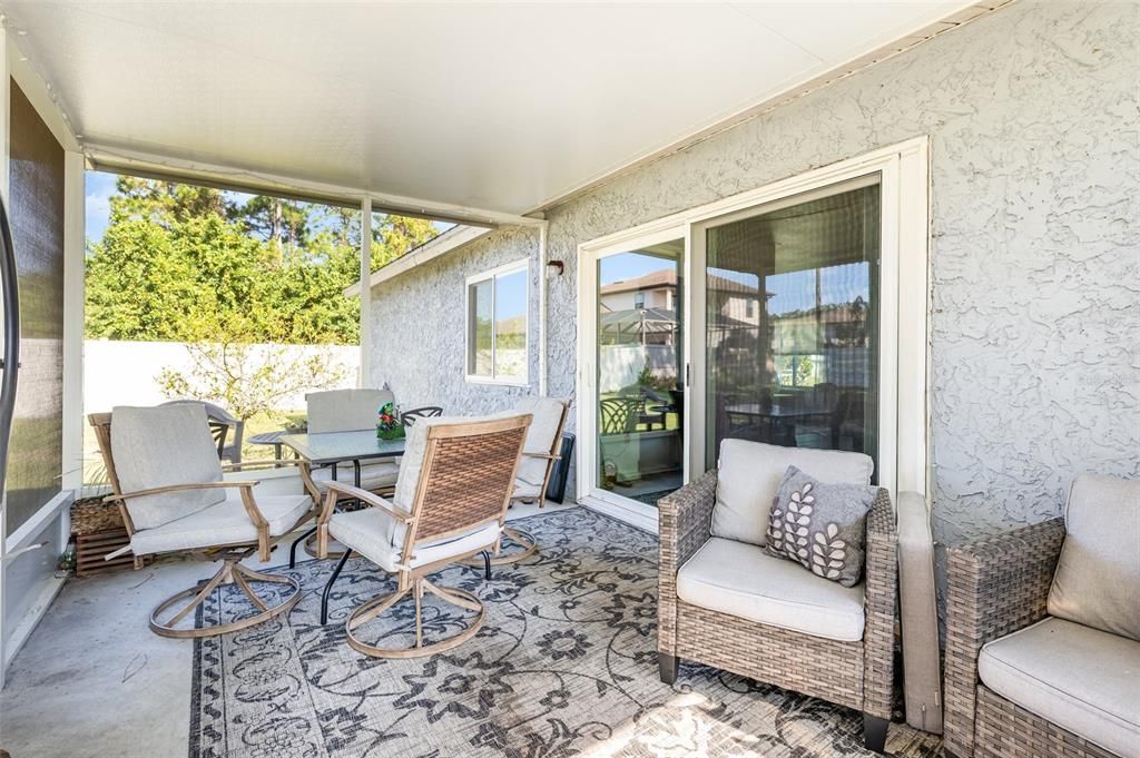 合同活跃: $204,900 (3 贝兹, 1 浴室, 888 平方英尺)