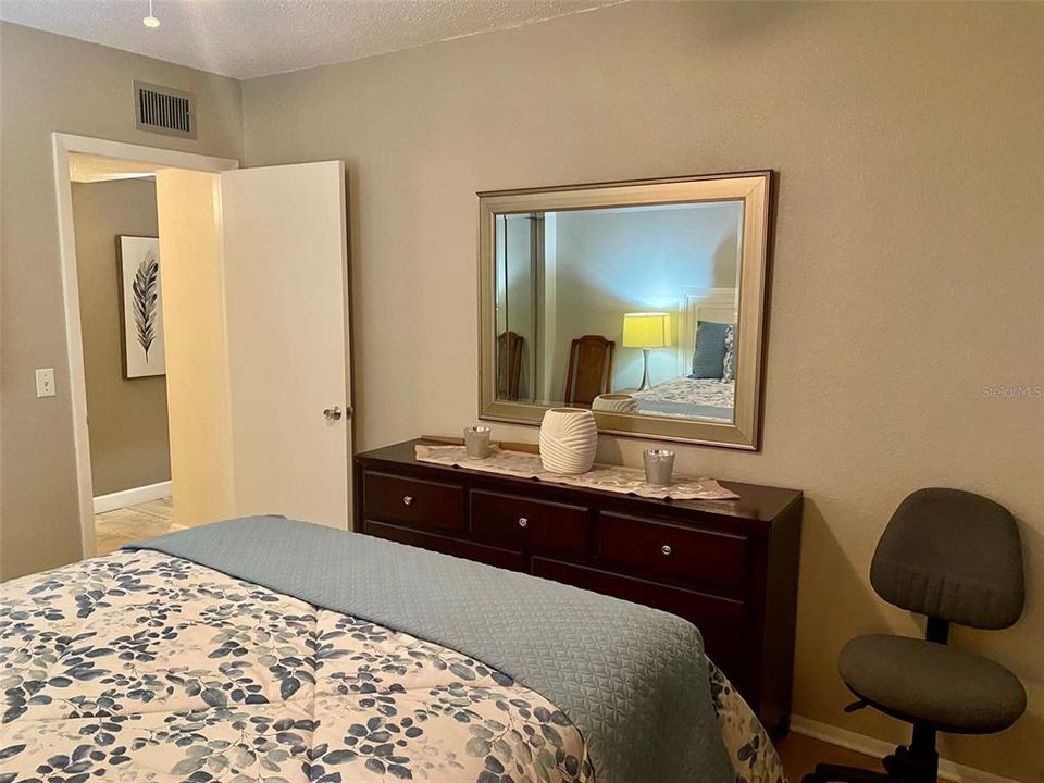 For Sale: $167,500 (2 beds, 2 baths, 1100 Square Feet)