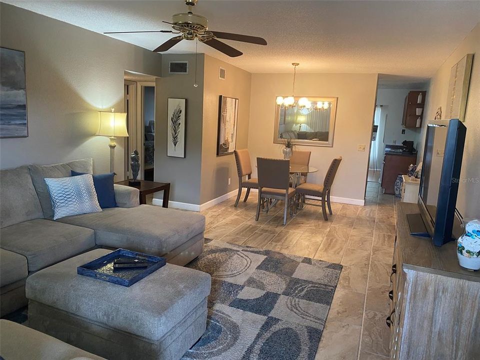 For Sale: $167,500 (2 beds, 2 baths, 1100 Square Feet)