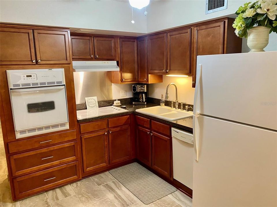 For Sale: $167,500 (2 beds, 2 baths, 1100 Square Feet)