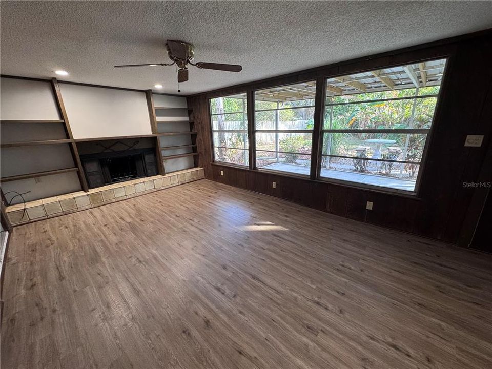 For Rent: $2,400 (2 beds, 2 baths, 1300 Square Feet)