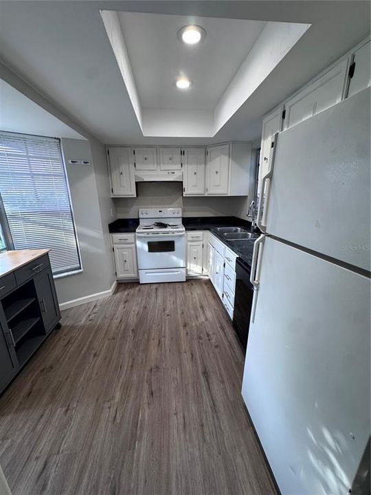 For Rent: $2,400 (2 beds, 2 baths, 1300 Square Feet)