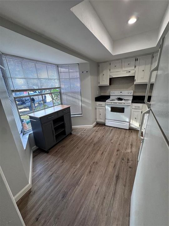 For Rent: $2,400 (2 beds, 2 baths, 1300 Square Feet)