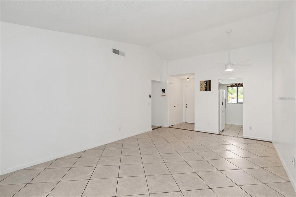 For Rent: $1,675 (2 beds, 2 baths, 920 Square Feet)