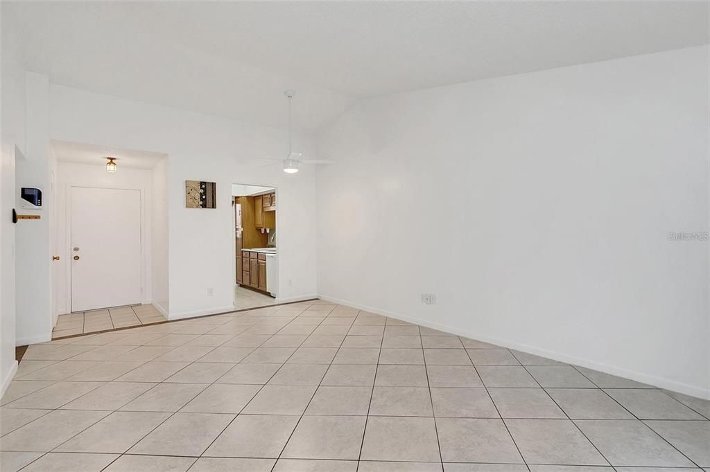 For Rent: $1,675 (2 beds, 2 baths, 920 Square Feet)