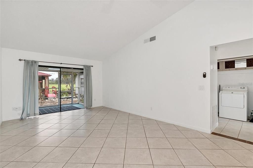 For Rent: $1,675 (2 beds, 2 baths, 920 Square Feet)