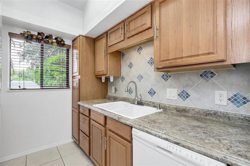For Rent: $1,675 (2 beds, 2 baths, 920 Square Feet)