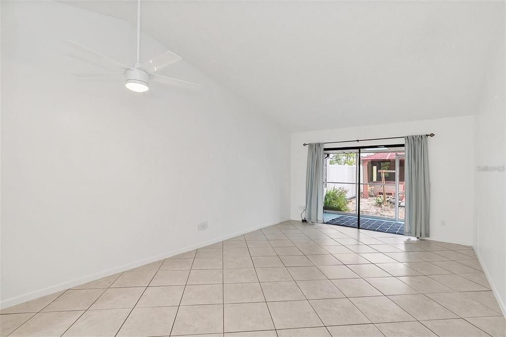 For Rent: $1,675 (2 beds, 2 baths, 920 Square Feet)