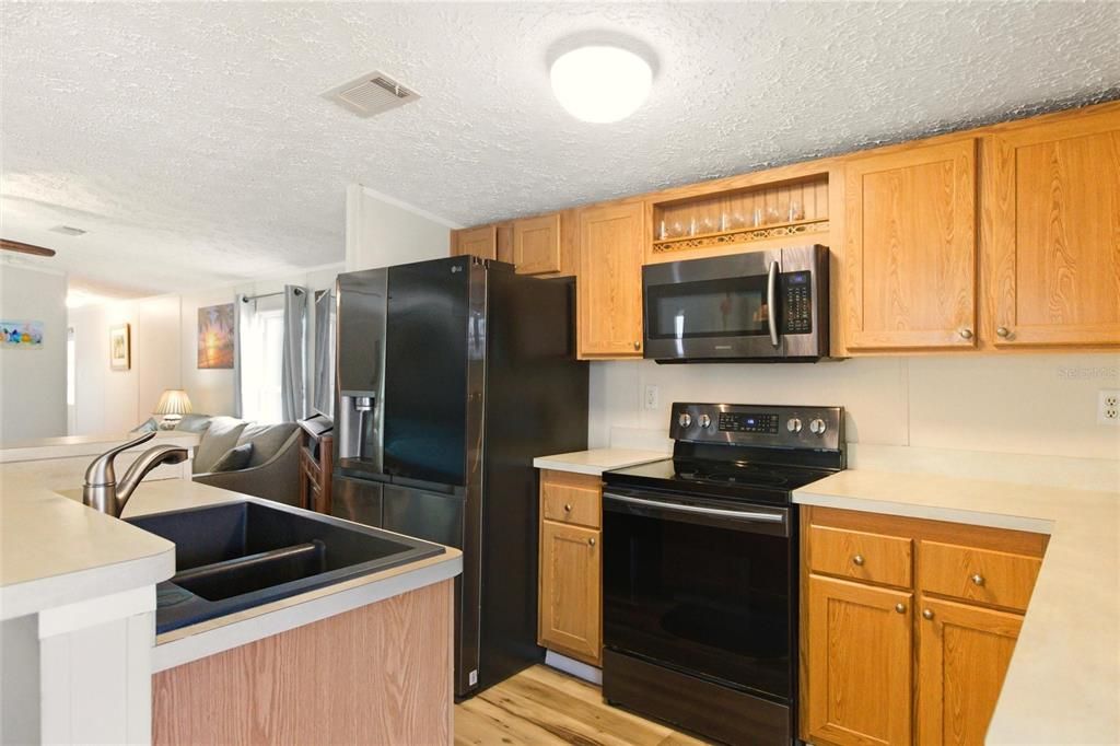 На продажу: $165,000 (2 спален, 2 ванн, 960 Квадратных фут)