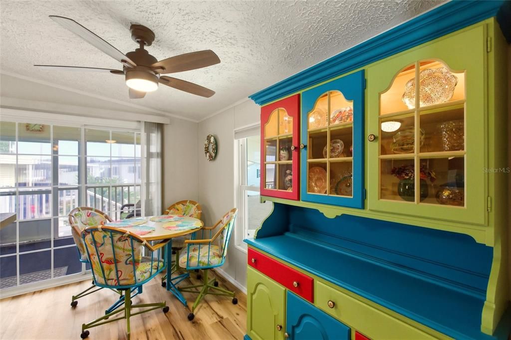 На продажу: $165,000 (2 спален, 2 ванн, 960 Квадратных фут)