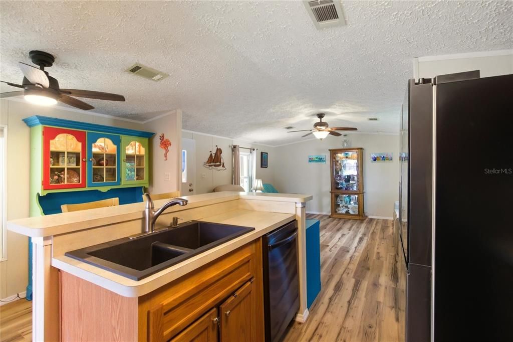 На продажу: $165,000 (2 спален, 2 ванн, 960 Квадратных фут)