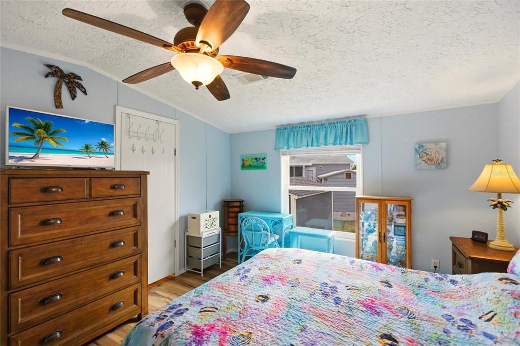 На продажу: $165,000 (2 спален, 2 ванн, 960 Квадратных фут)