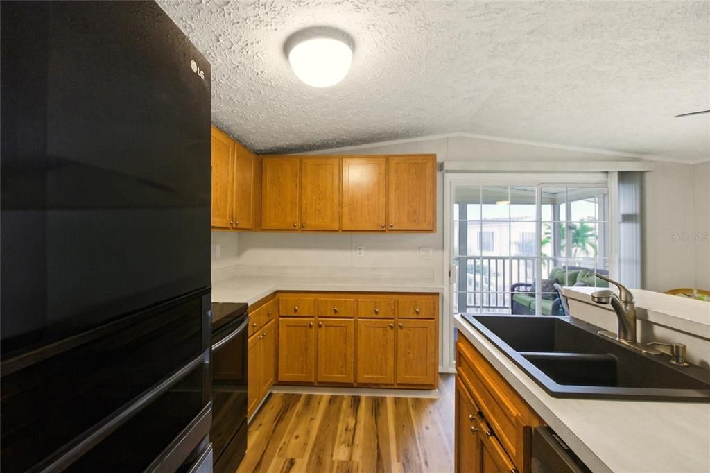 На продажу: $165,000 (2 спален, 2 ванн, 960 Квадратных фут)