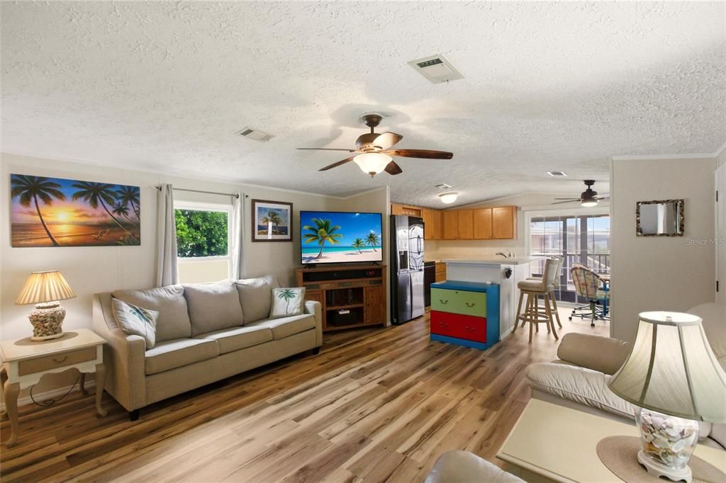 На продажу: $165,000 (2 спален, 2 ванн, 960 Квадратных фут)