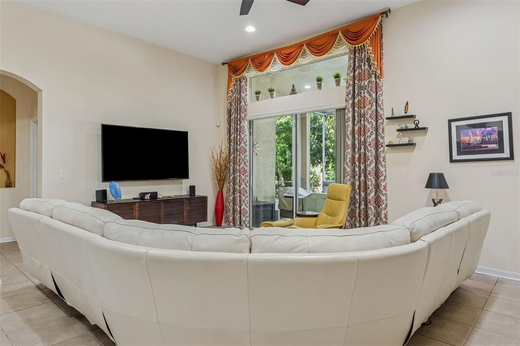 出租: $3,750 (4 贝兹, 3 浴室, 2575 平方英尺)