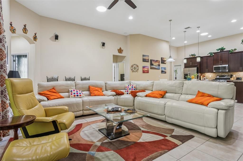 出租: $3,750 (4 贝兹, 3 浴室, 2575 平方英尺)