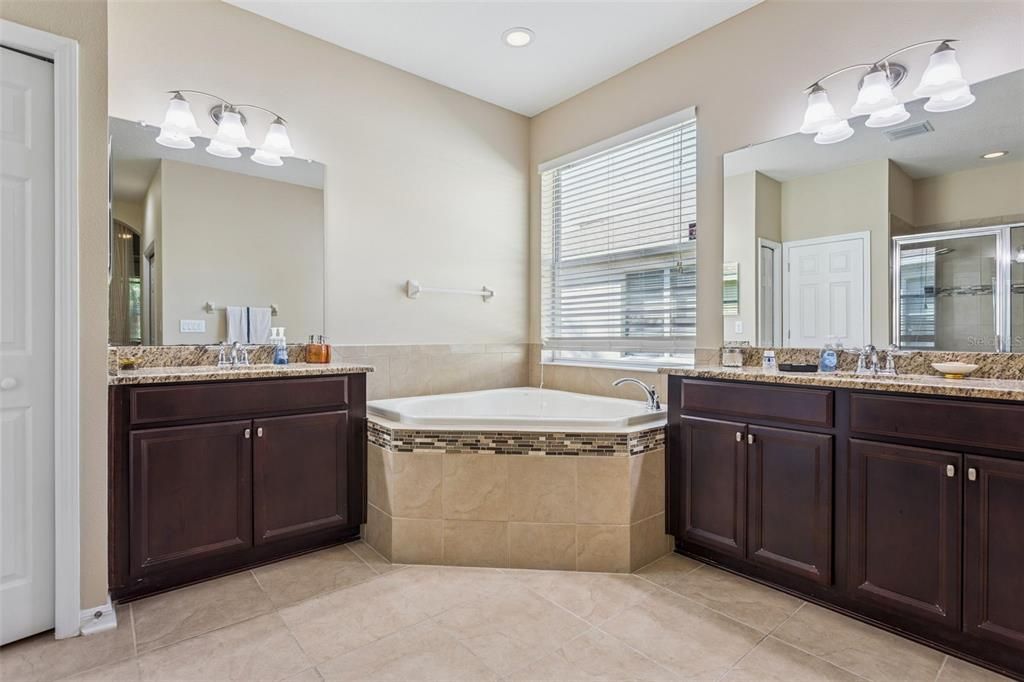 出租: $3,750 (4 贝兹, 3 浴室, 2575 平方英尺)