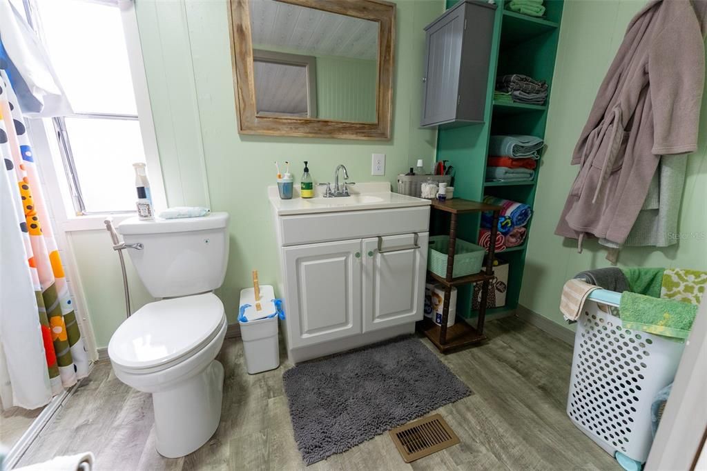 For Sale: $209,700 (2 beds, 2 baths, 884 Square Feet)