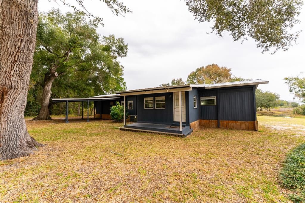 For Sale: $209,700 (2 beds, 2 baths, 884 Square Feet)