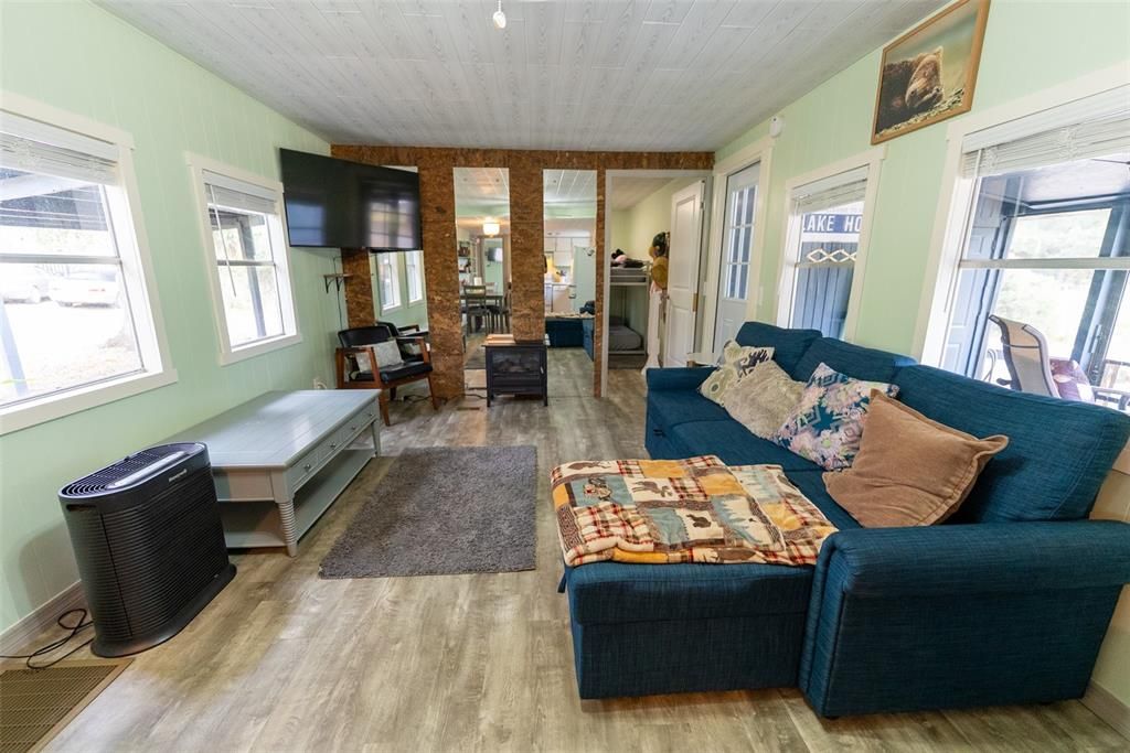 For Sale: $209,700 (2 beds, 2 baths, 884 Square Feet)