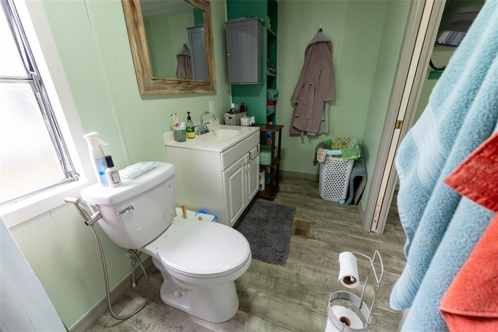 For Sale: $209,700 (2 beds, 2 baths, 884 Square Feet)