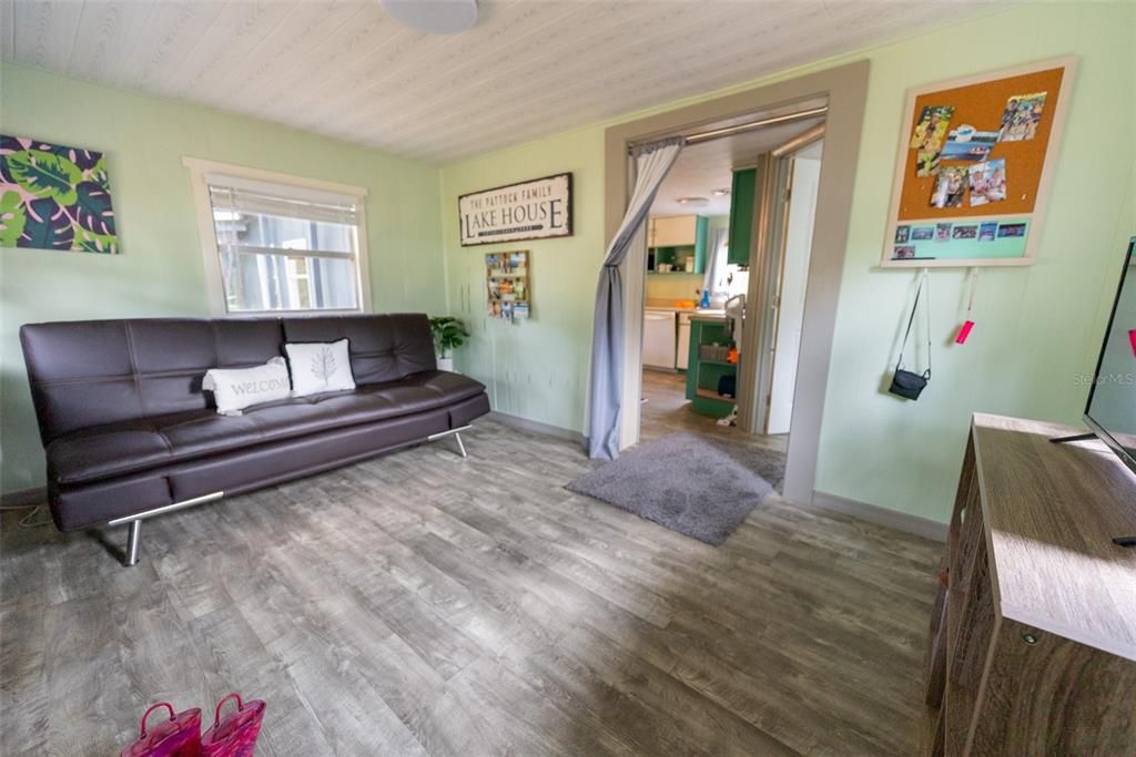 For Sale: $209,700 (2 beds, 2 baths, 884 Square Feet)