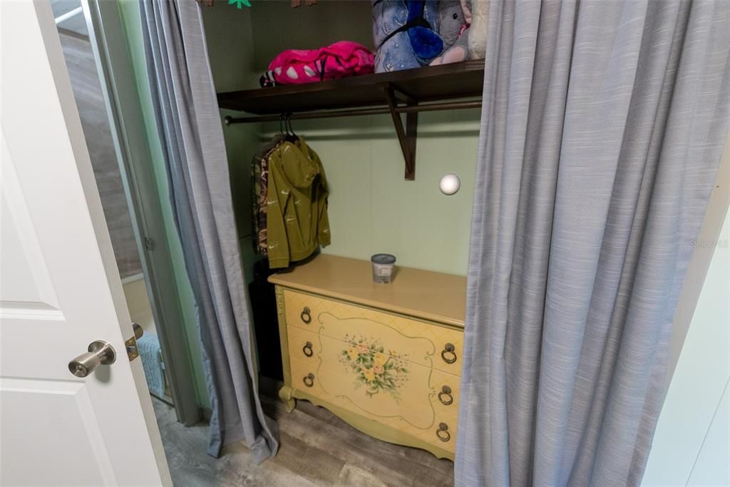 For Sale: $209,700 (2 beds, 2 baths, 884 Square Feet)