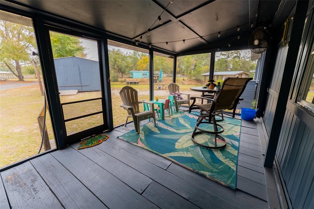 For Sale: $209,700 (2 beds, 2 baths, 884 Square Feet)