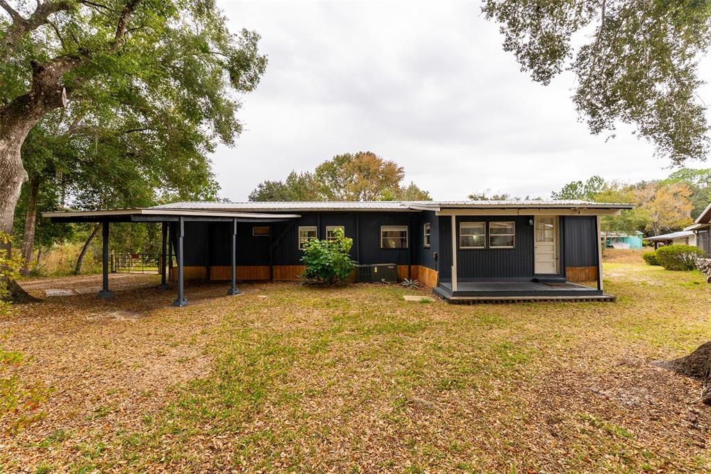 For Sale: $209,700 (2 beds, 2 baths, 884 Square Feet)